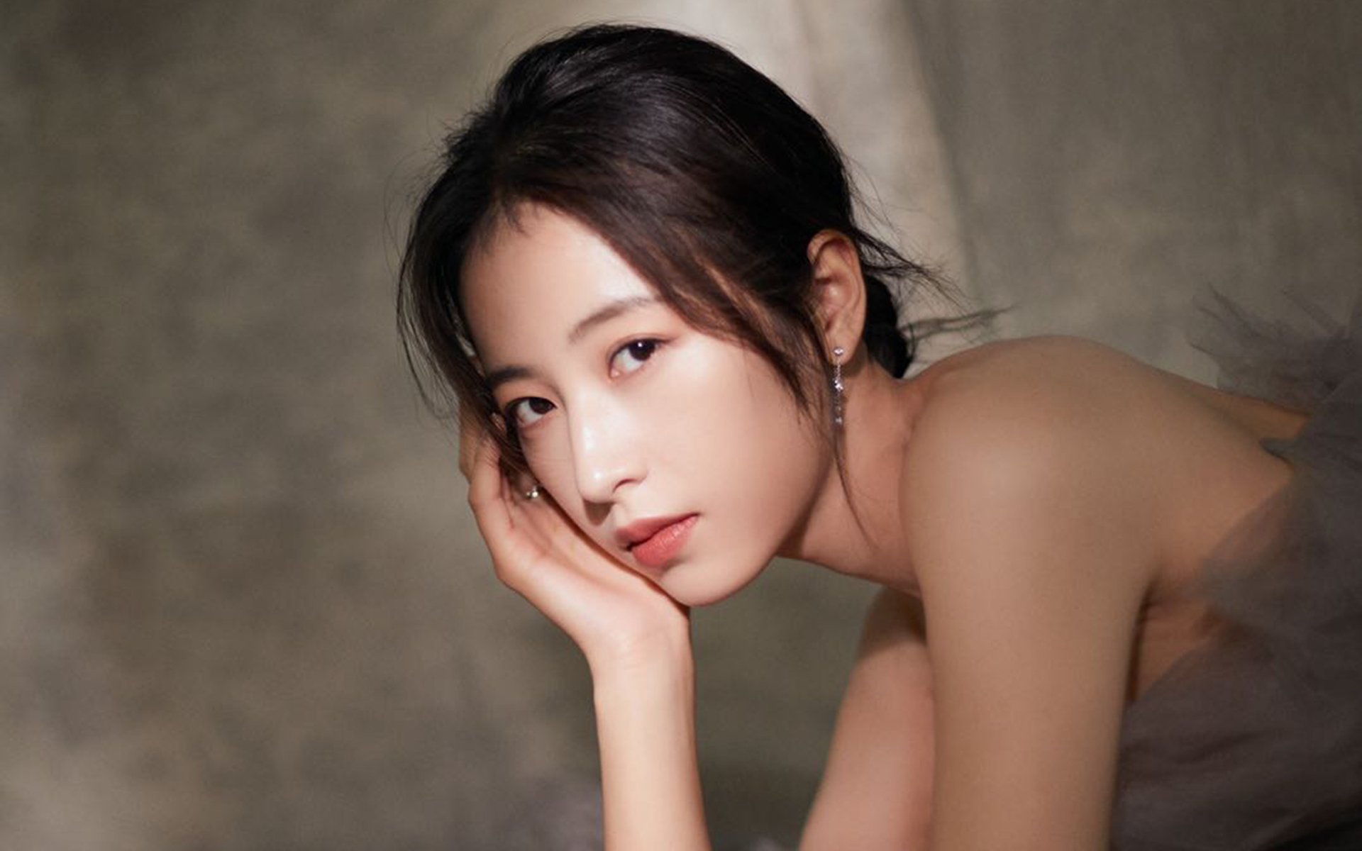 开云·体育官网-荷兰队在国际友谊赛中展现强大实力，士气高昂