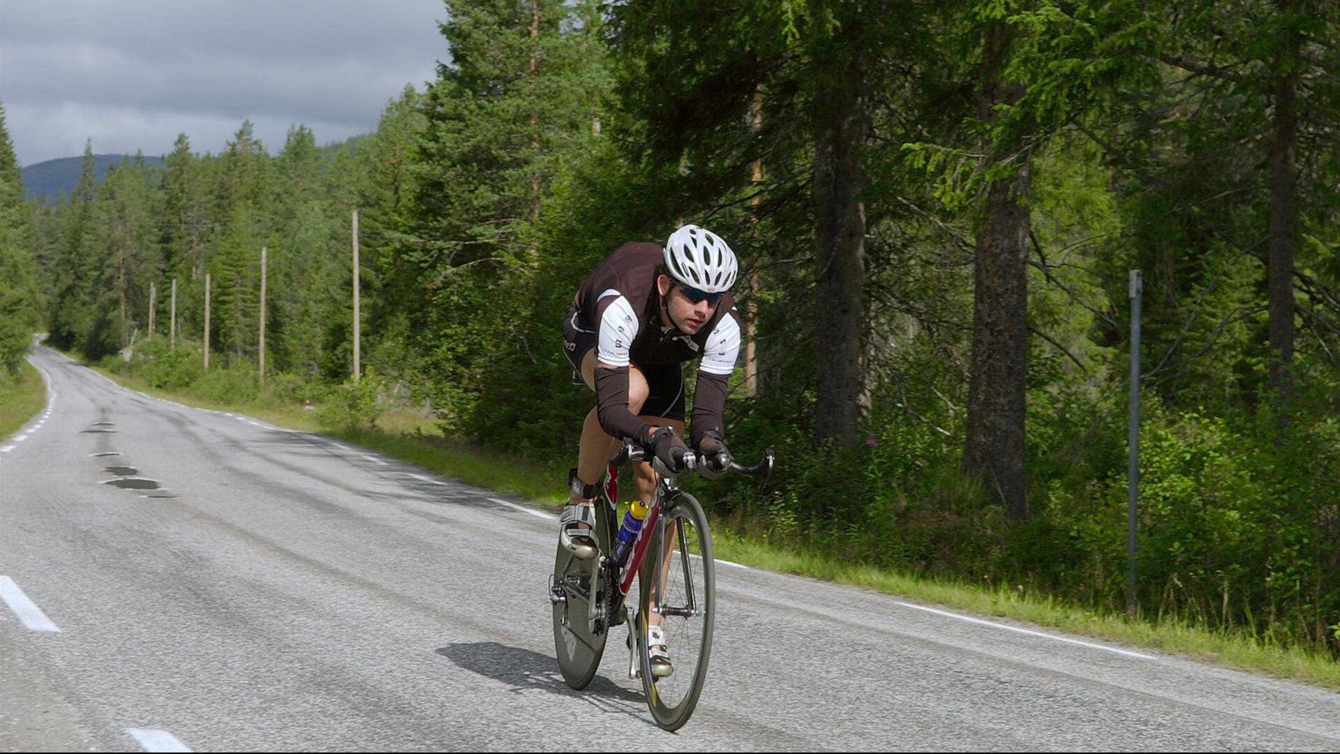 巨头布局：科技、内容、硬件全方位拥抱电竞新时代，电竞企业龙头