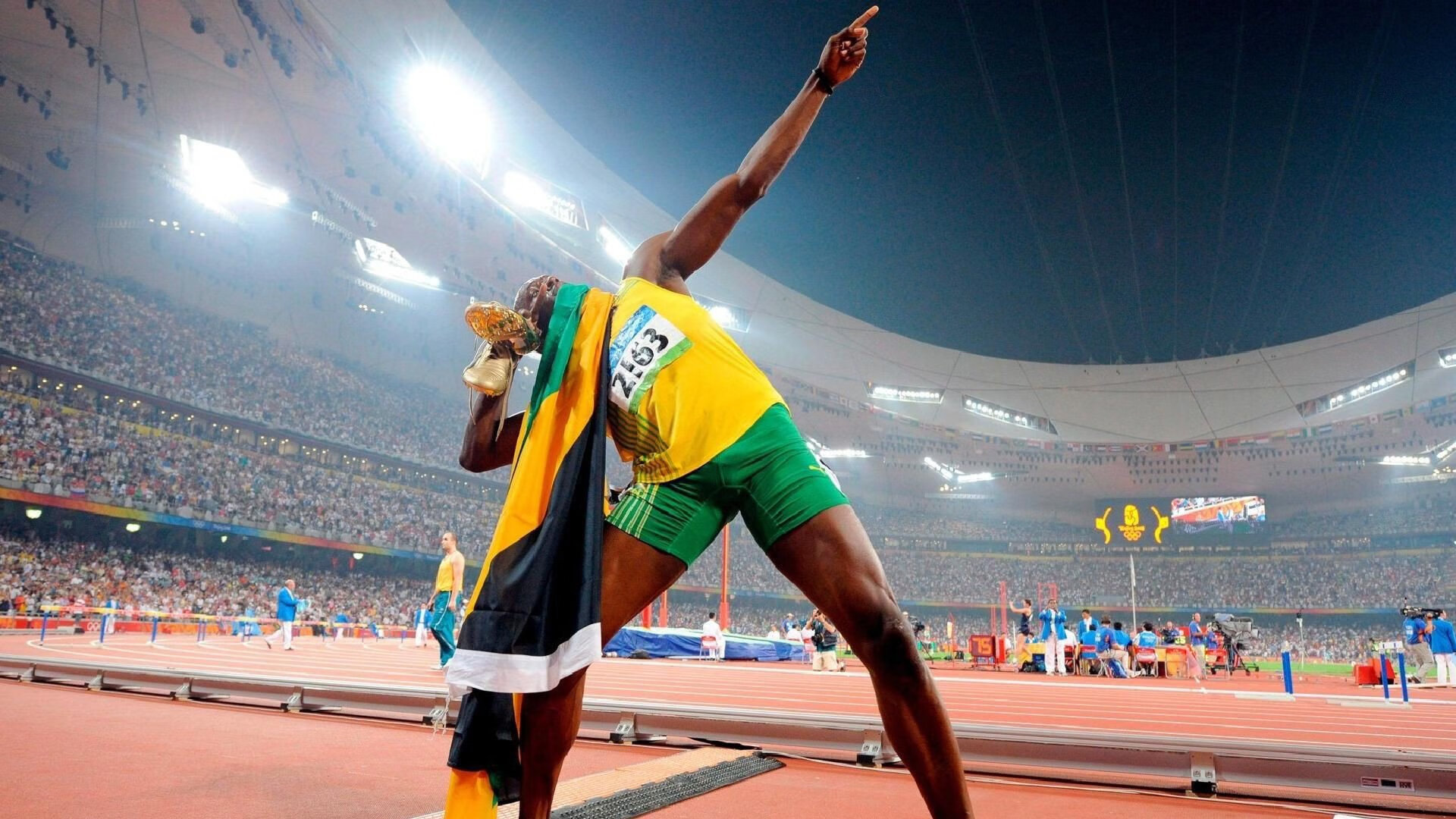 开云体育app入口-赛场瞬间：第四节北京队紧咬比分，王强的逆袭成为赛事焦点！，北京队战绩